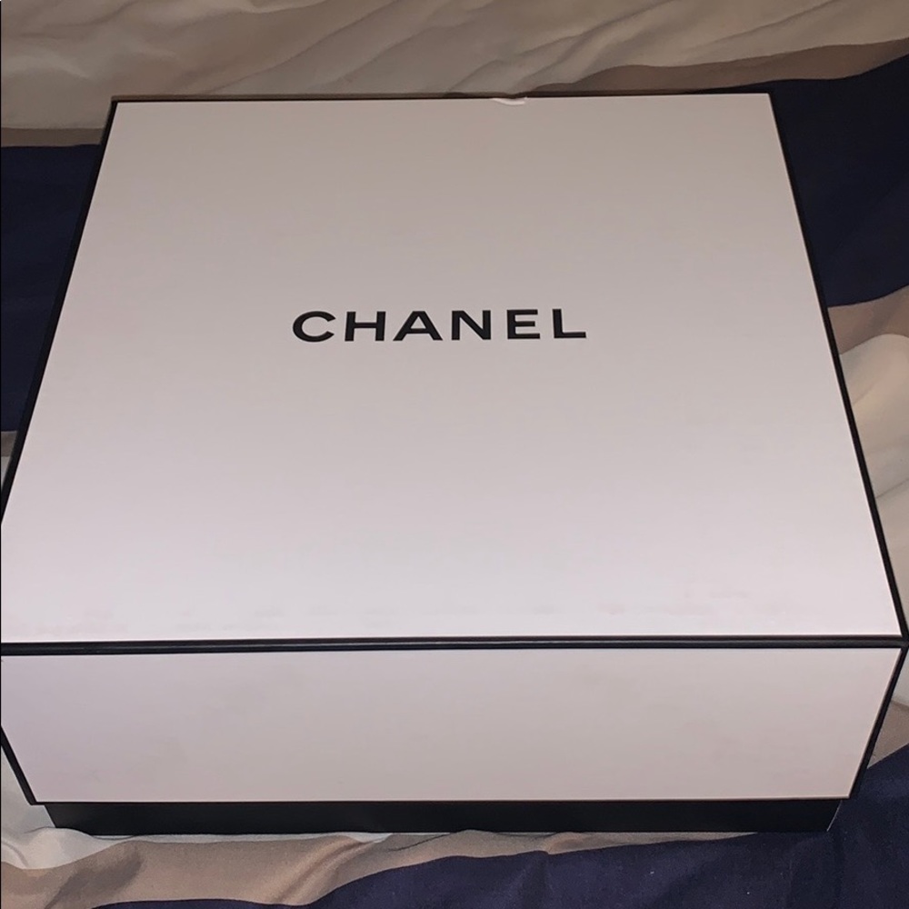 Medium Chanel Gift Box